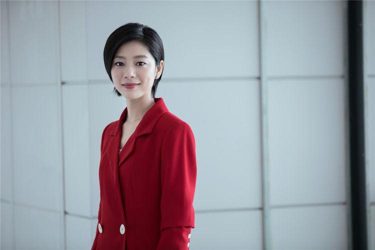《亲爱的,热爱的》高甜开播 王真儿萌御合一成团宠