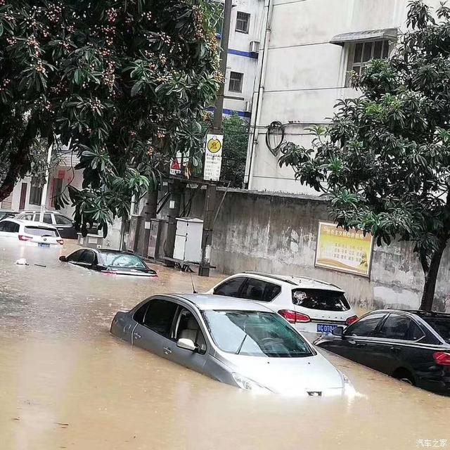 当暴雨来袭，如何安全行驶