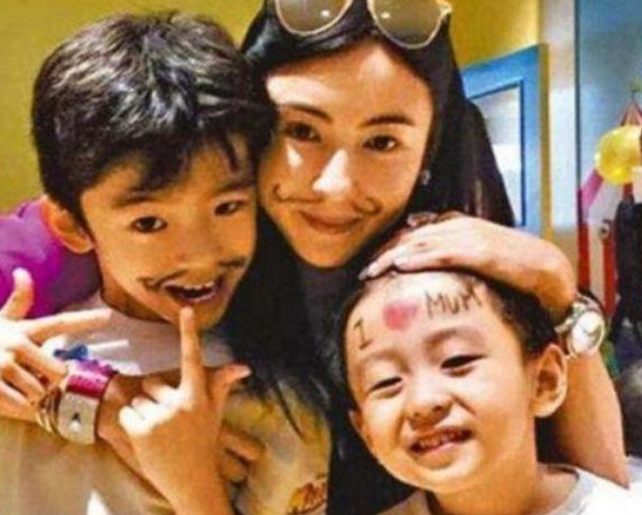 谢霆锋拿3亿向张柏芝换儿子,网友:不仅开豪车还有钱!