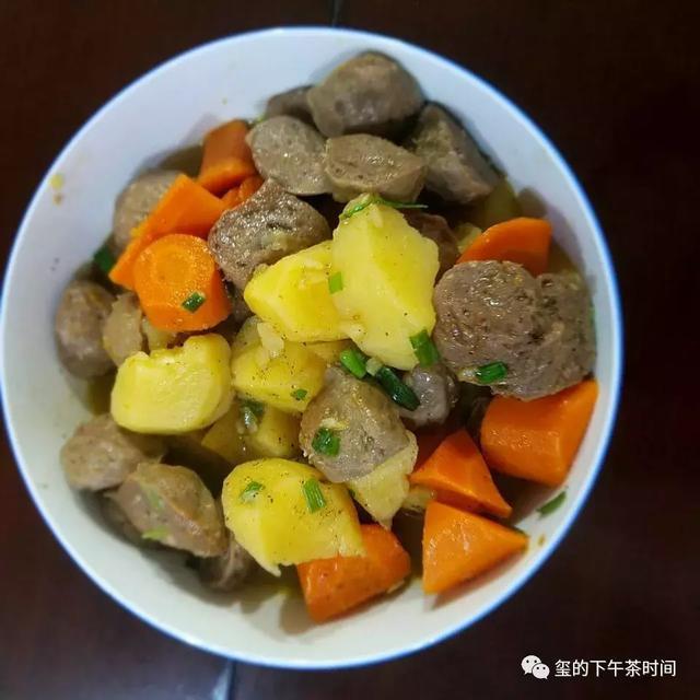 黑胡椒牛肉丸子炒土豆胡萝卜一道菜解决一顿饭