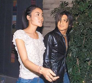 谢霆锋拿3亿向张柏芝换儿子,网友:不仅开豪车还有钱!