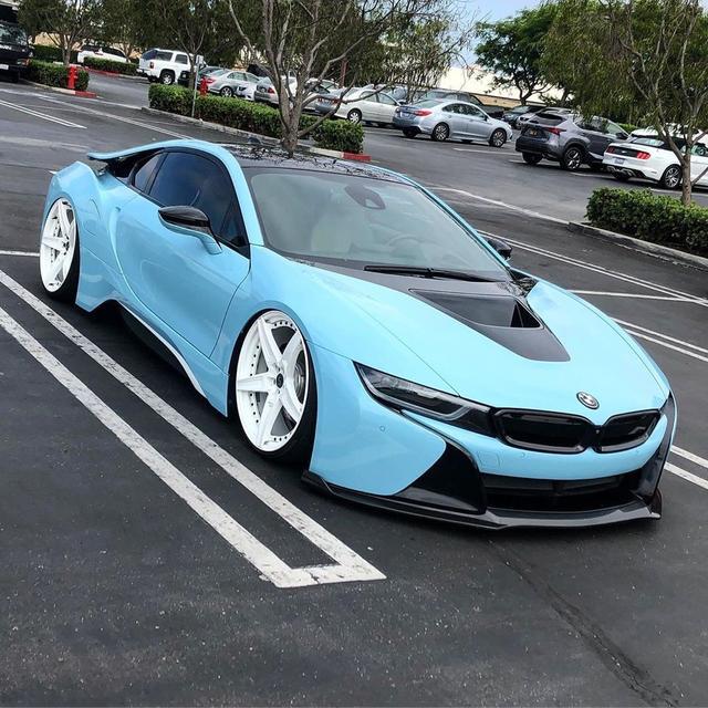 回到未来，改装BMW i8，这个有点帅了！