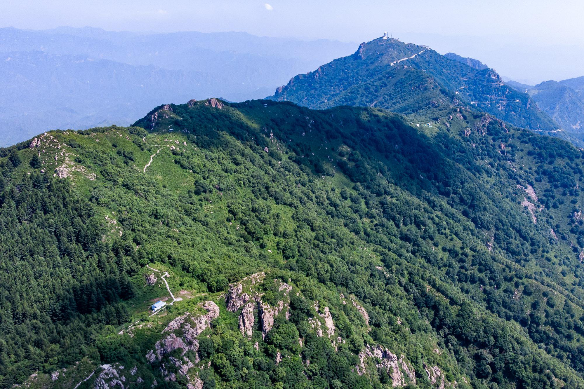 北京第三峰百花山夏日清凉世界高山林海花园