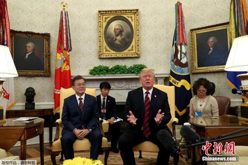 资料图：韩国总统文在寅与美国总统特朗普。