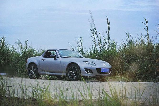 10万买台9年车龄的马自达MX-5贵不贵,为何二手车行情水涨船高?