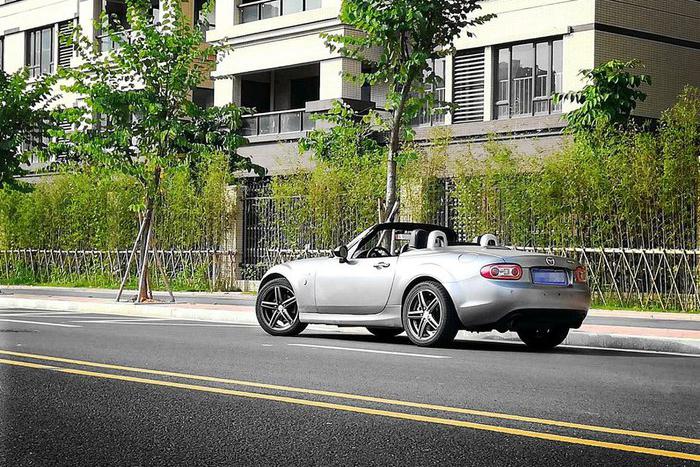 10万买台9年车龄的马自达MX-5贵不贵,为何二手车行情水涨船高?