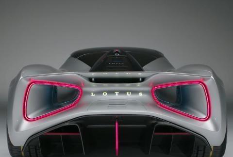 在9秒内，很多车还没跑到时速100，而这辆超级跑车已跑到时速300