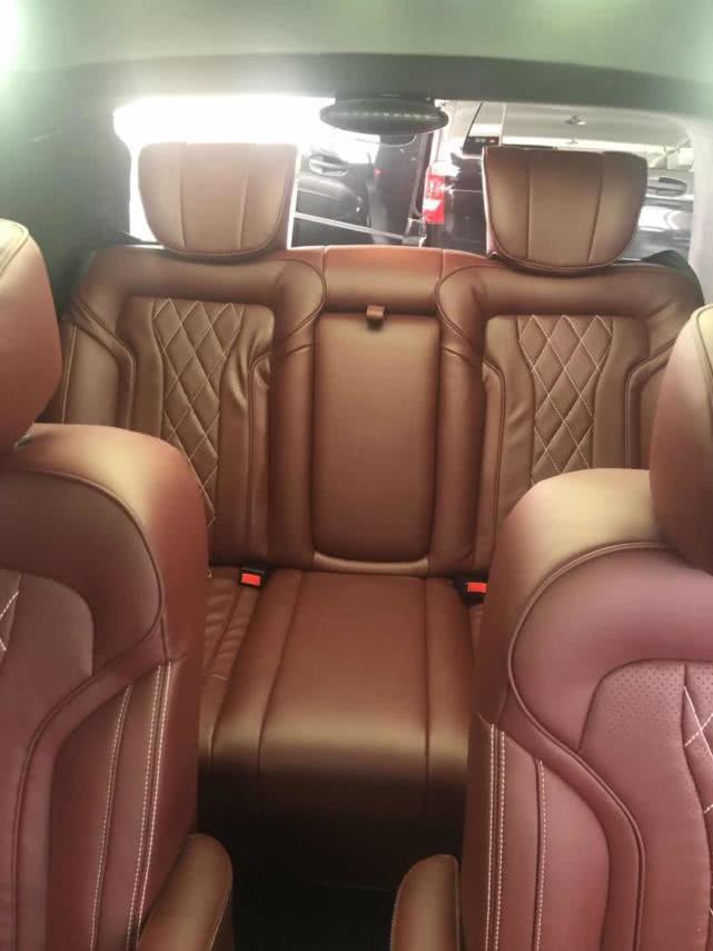 奔驰V260推出金属红内饰升级,舒适与实用并重的豪华MPV