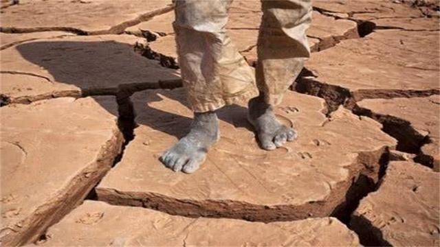 别再浪费水了,这三个国家想喝到水难如登天,脏水都会被一抢而空