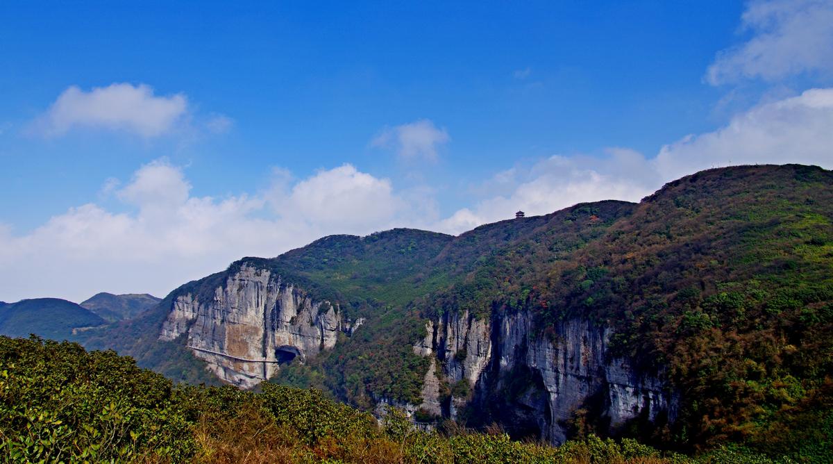 重庆被忽视的山,海拔高2238米,是世界自然遗产,与峨眉