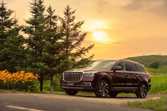 售价40万,红旗旗舰SUV-HS7能赶上二线豪华品牌吗?| 车评