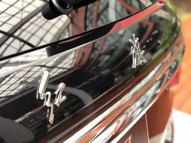 售价40万,红旗旗舰SUV-HS7能赶上二线豪华品牌吗?| 车评