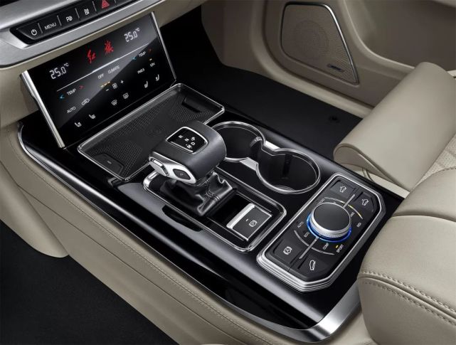 售价40万,红旗旗舰SUV-HS7能赶上二线豪华品牌吗?| 车评