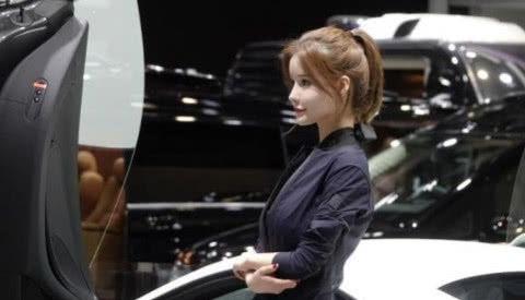 迈凯伦请来“芭比公主”站台，难怪是有钱人开的车，真不一般？