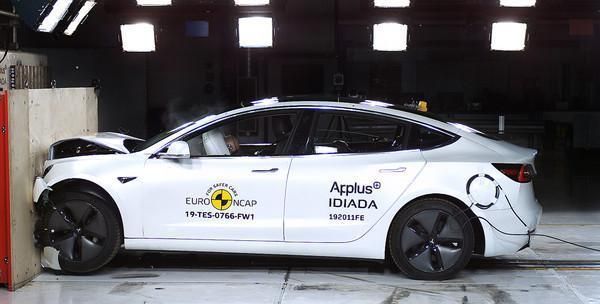 特斯拉Model 3欧洲撞击测试5颗星 谁说电动车不安全?