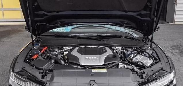 3.0T+V6发动机,这款全进口的奥迪车型,比A8更漂亮和更具性价比