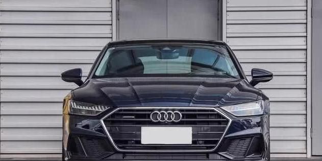 3.0T+V6发动机,这款全进口的奥迪车型,比A8更漂亮和更具性价比