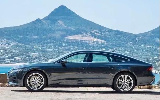 3.0T+V6发动机,这款全进口的奥迪车型,比A8更漂亮和更具性价比