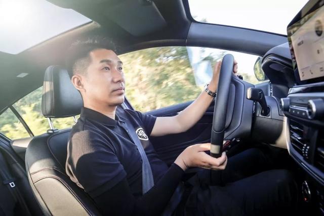 “紧凑级运动神车”是思域还是福克斯?