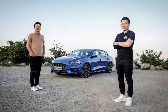 “紧凑级运动神车”是思域还是福克斯?
