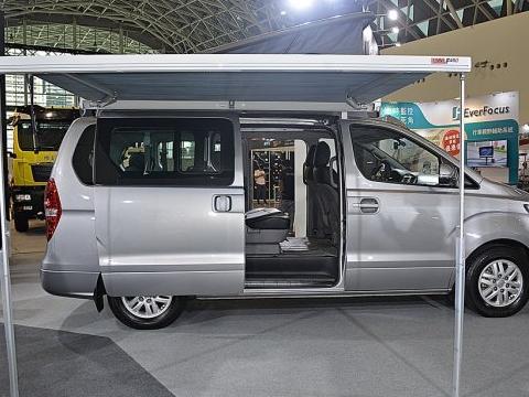 现代八座Starex 与IVECO露营改装车现身