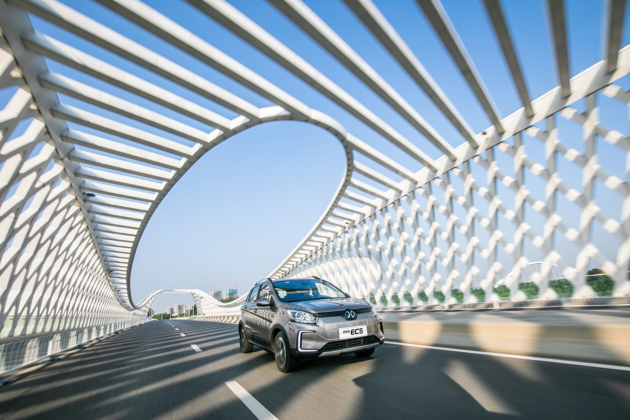售价9.99万起/续航403km 北汽新能源EC5价格正式发布
