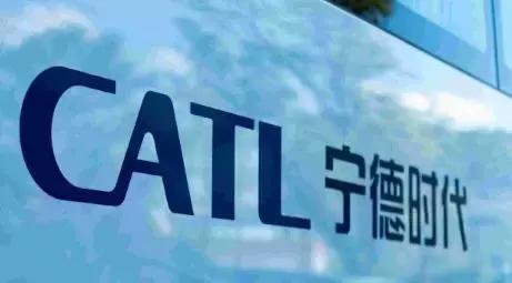 车企盈利暴跌,宁德时代们却赚得盘满钵满,车企沦为“打工仔”?