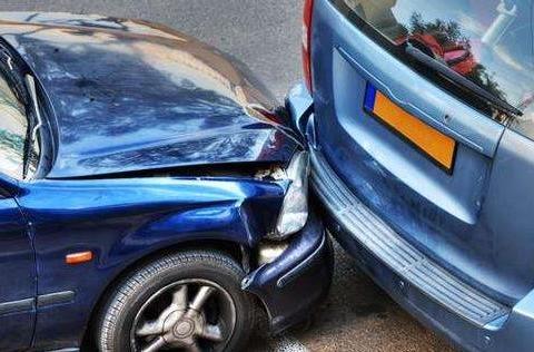 撞人后先自己垫付治疗费还是等保险公司？别记混了，否则吃大亏