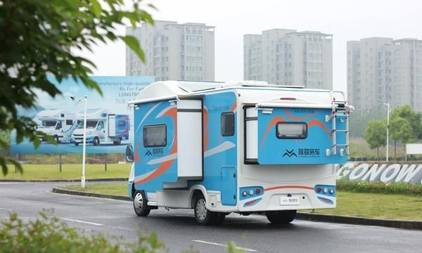 隆翠雪峰双拓C型房车 一款看似简单而不简单的房车