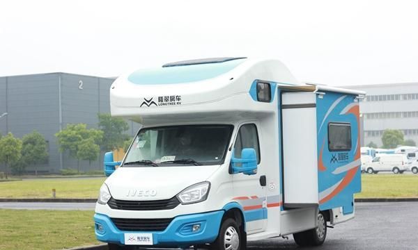 隆翠雪峰双拓C型房车 一款看似简单而不简单的房车