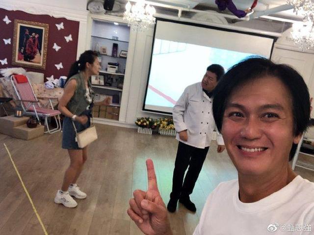 48岁港星甄志强全面复出，曾是最帅展昭，六字祝福72岁前女友