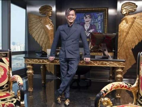 国内的“豪车之王”！一次买下30台劳斯莱斯，王思聪也比不上他