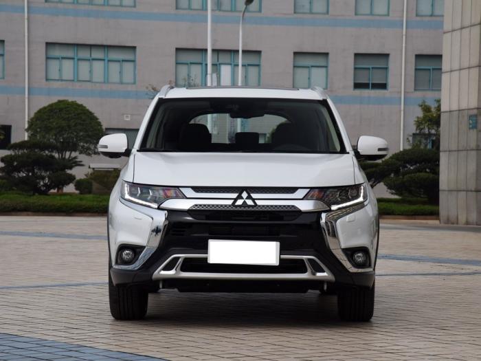 三菱甩出王炸,一降到底,国六标准,车主:10年不换车