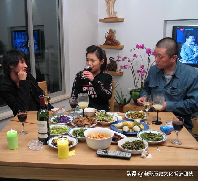 曾想把韩寒和王朔聚到一起“骂战”的陈辰为何只看到了一团和气？