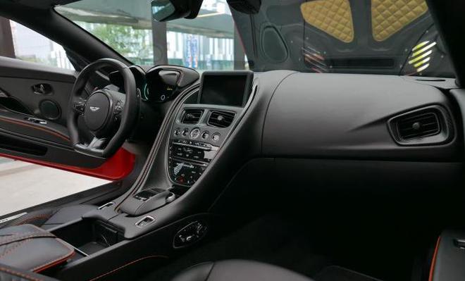 5.2T/3.6秒/725马力 DBS Superleggera Volante国内正式首发