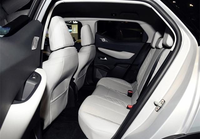 法系也爆发!全新“SUV”亮相,比Q3好看,续航430km,仅28万