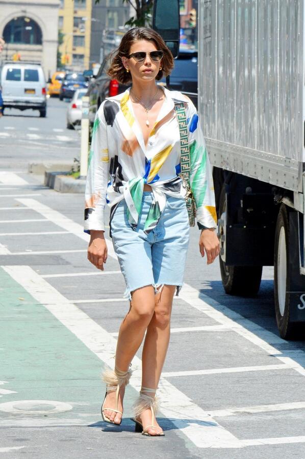 新西兰超模格鲁吉亚·福勒现身纽约，她有着如花的娇艳