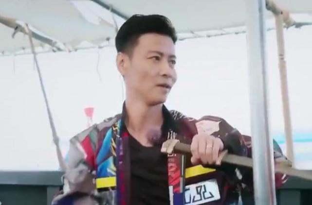 张晋挥剑秀功夫，抢尽张伦硕风头，蔡少芬：我也是这样被他吸引的