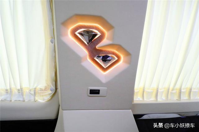 土豪眼中的移动行宫!19款爆改奔驰新V级房车,内饰碾压埃尔法