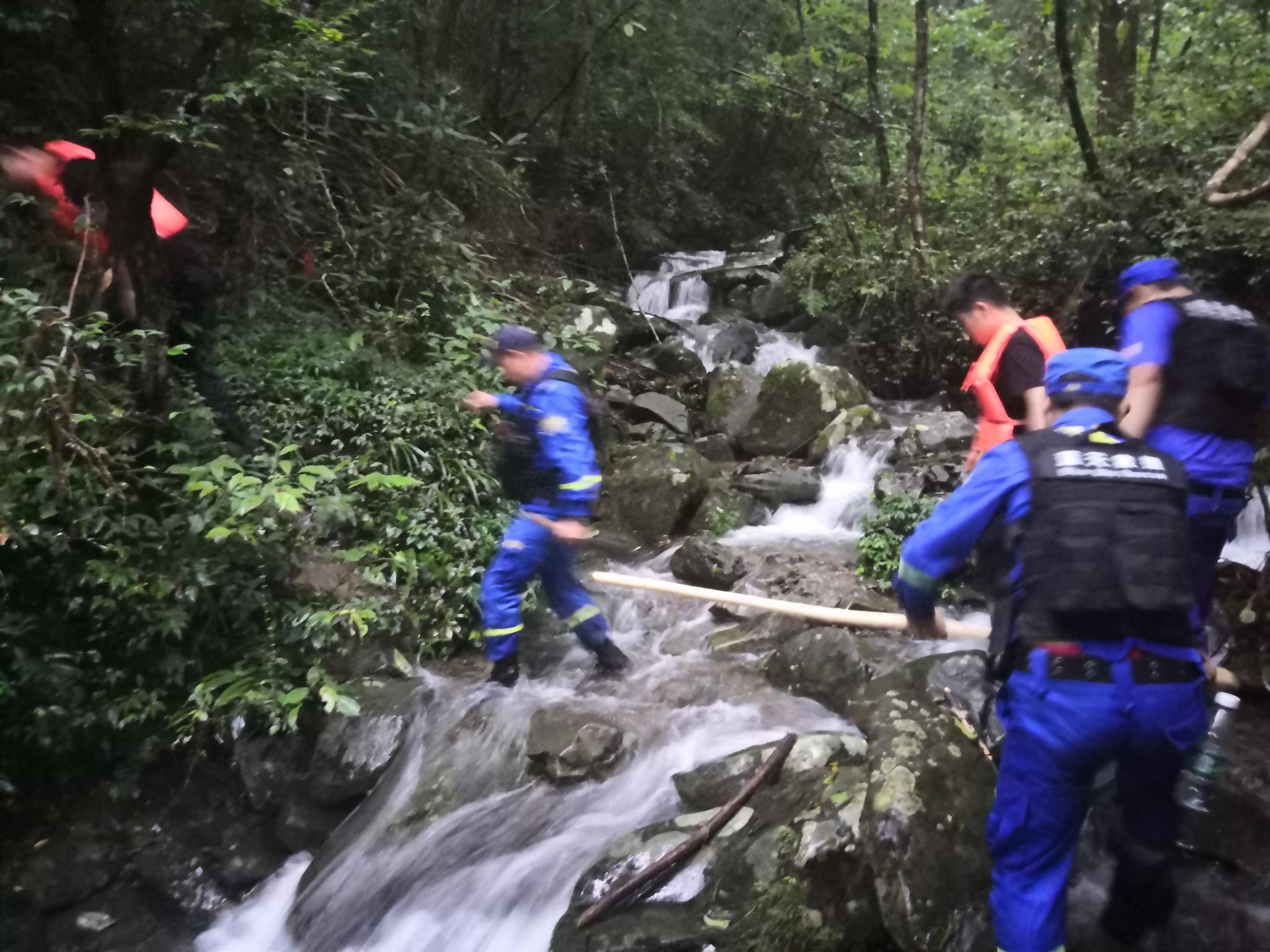 山洪,救援人员 山洪,救援人员