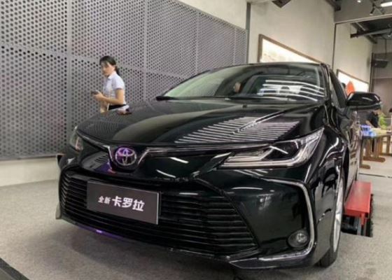 全新丰田卡罗拉现身!黑色车身比较大气 标配8气囊 换装四轮独悬