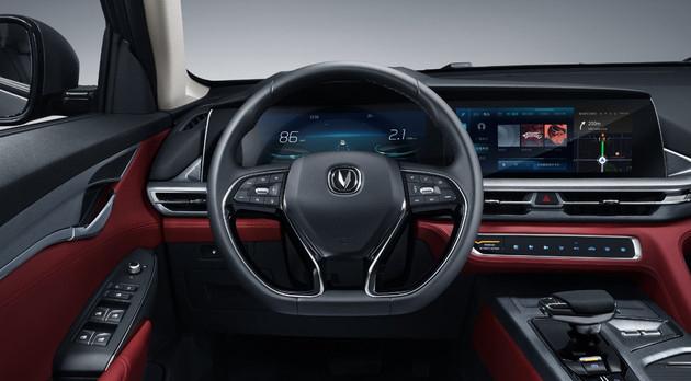 长安全新运动SUV，配双12.3英寸大屏与64色氛围灯，油耗最低6.7L