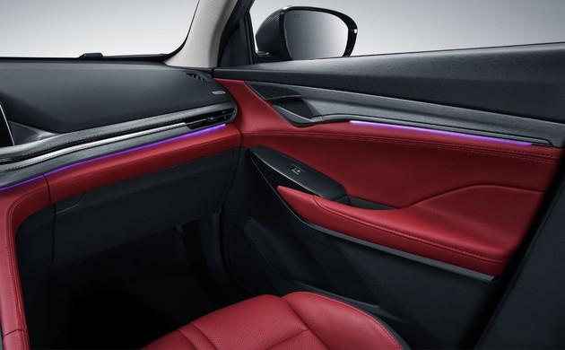长安全新运动SUV，配双12.3英寸大屏与64色氛围灯，油耗最低6.7L