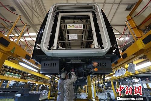資料圖:一家制造企業內的生產景象。中新社記者 泱波 攝