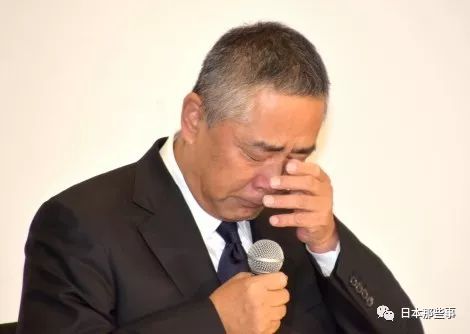 吉本兴业风波又起 冈本社长召开记者会谢罪