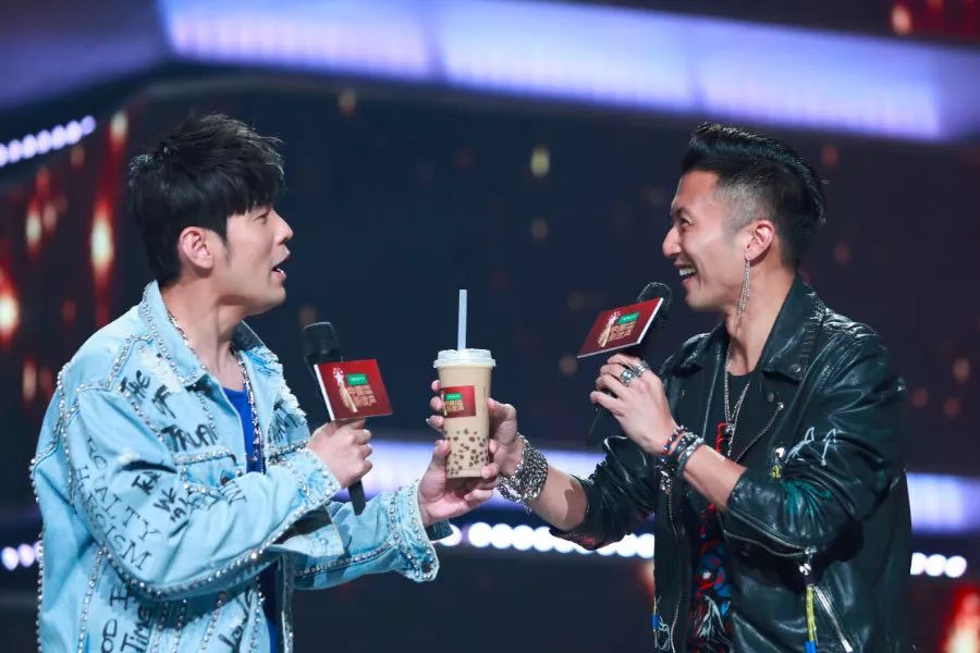 周杰伦座驾大盘点,AE86、蝙蝠车都不算最抢眼,两台超千万!