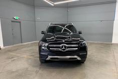 好看的汽车图片：20款奔驰GLE350 黑/黑 五座