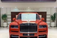 劳斯莱斯剧库里南这种车型，无论什么色都好看！因为贵