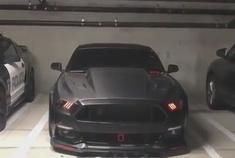 汽车视频：改装的福特野马 很有性能范