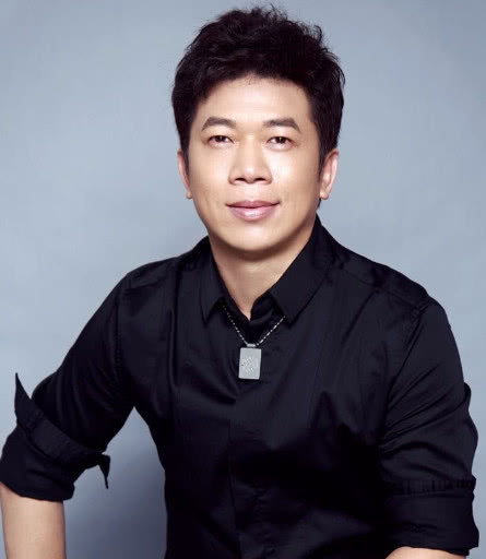 唱红《离家的孩子》的陈星，为啥如今没消息了？一直在做善事！